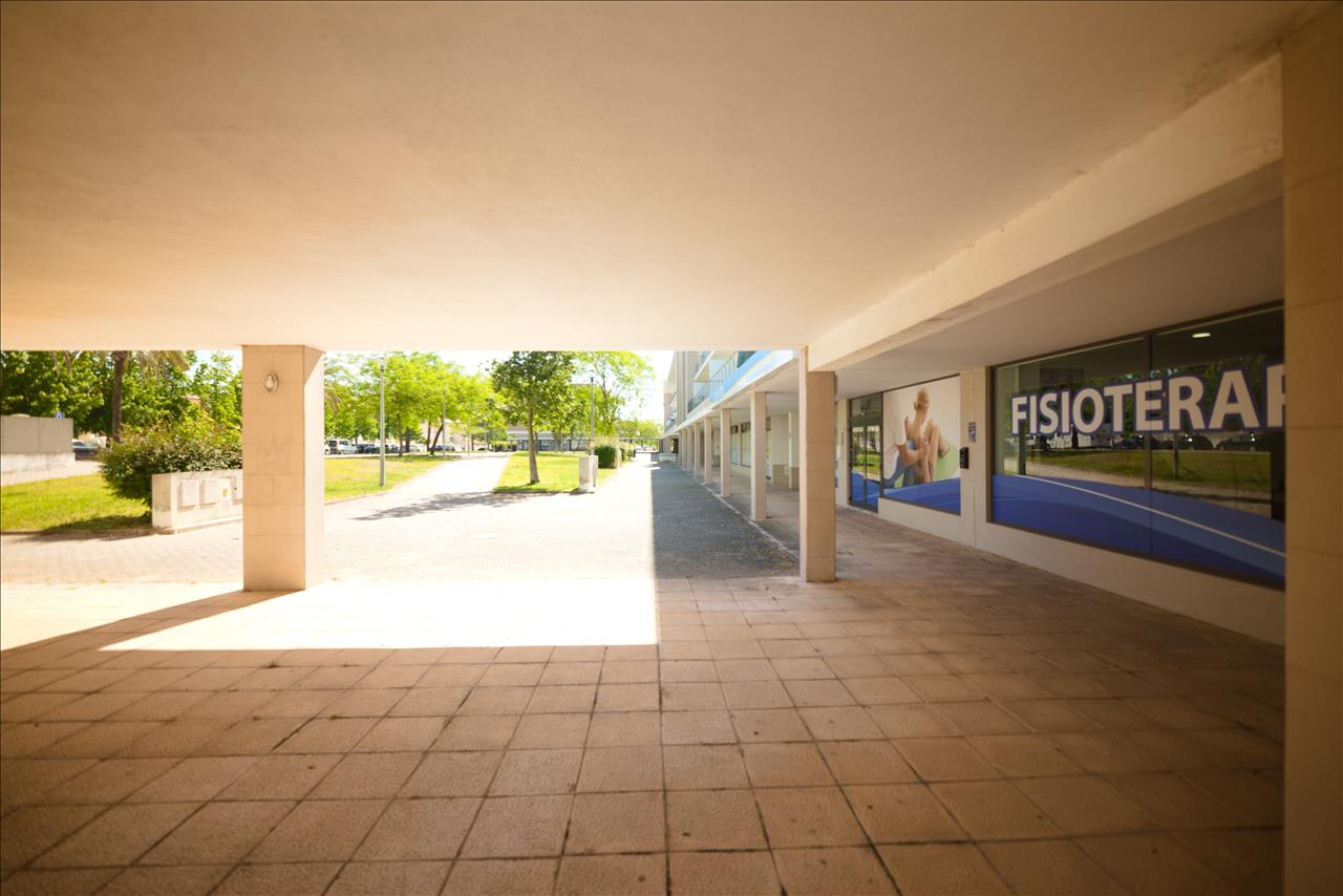 Apartamento T3 com Varandas, Garagem e Parqueamento, no Pinhal Novo, Vila Serena - Image 7
