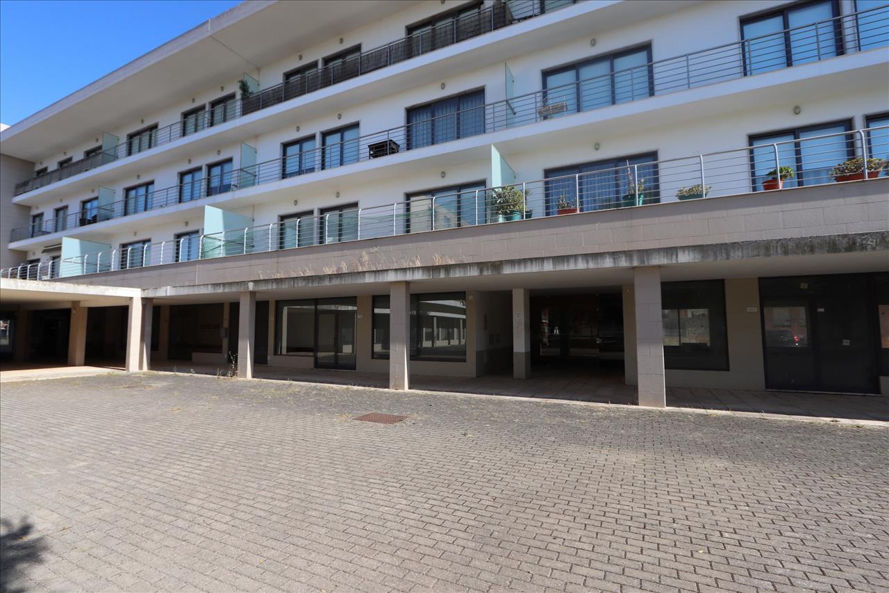 Apartamento T3 com Varandas, Garagem e Parqueamento, no Pinhal Novo, Vila Serena - Image 10