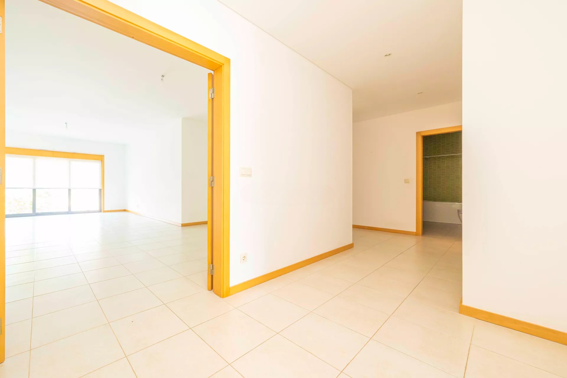 Apartamento T3 com Varandas, Garagem e Parqueamento, no Pinhal Novo, Vila Serena - Image 7