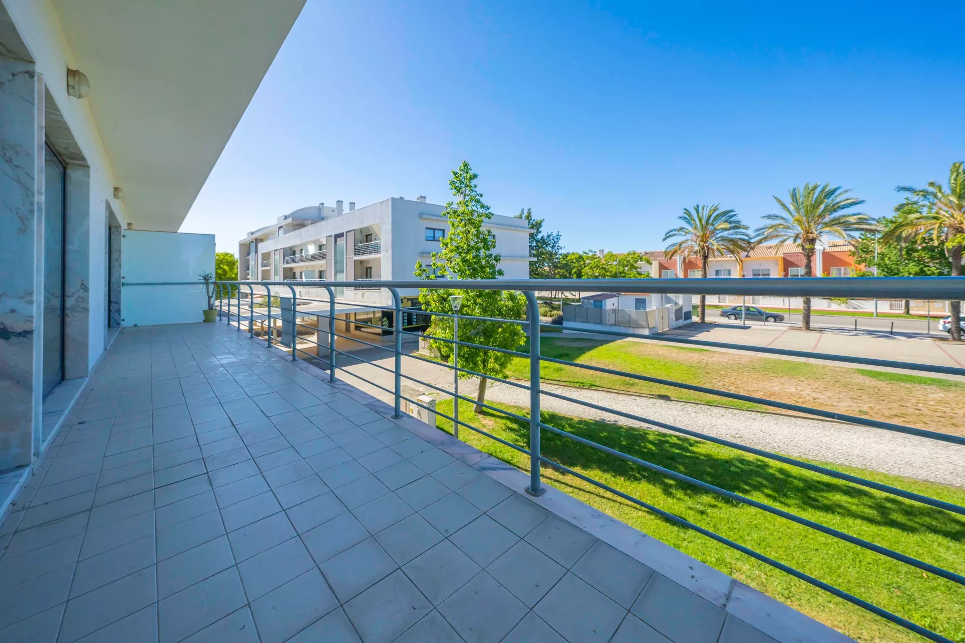 Apartamento T3 com Varandas, Garagem e Parqueamento, no Pinhal Novo, Vila Serena - Image 24