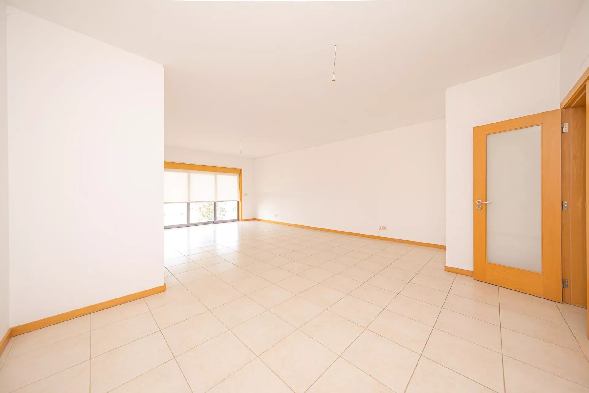 Apartamento T3 com Varandas, Garagem e Parqueamento, no Pinhal Novo, Vila Serena - Image 7