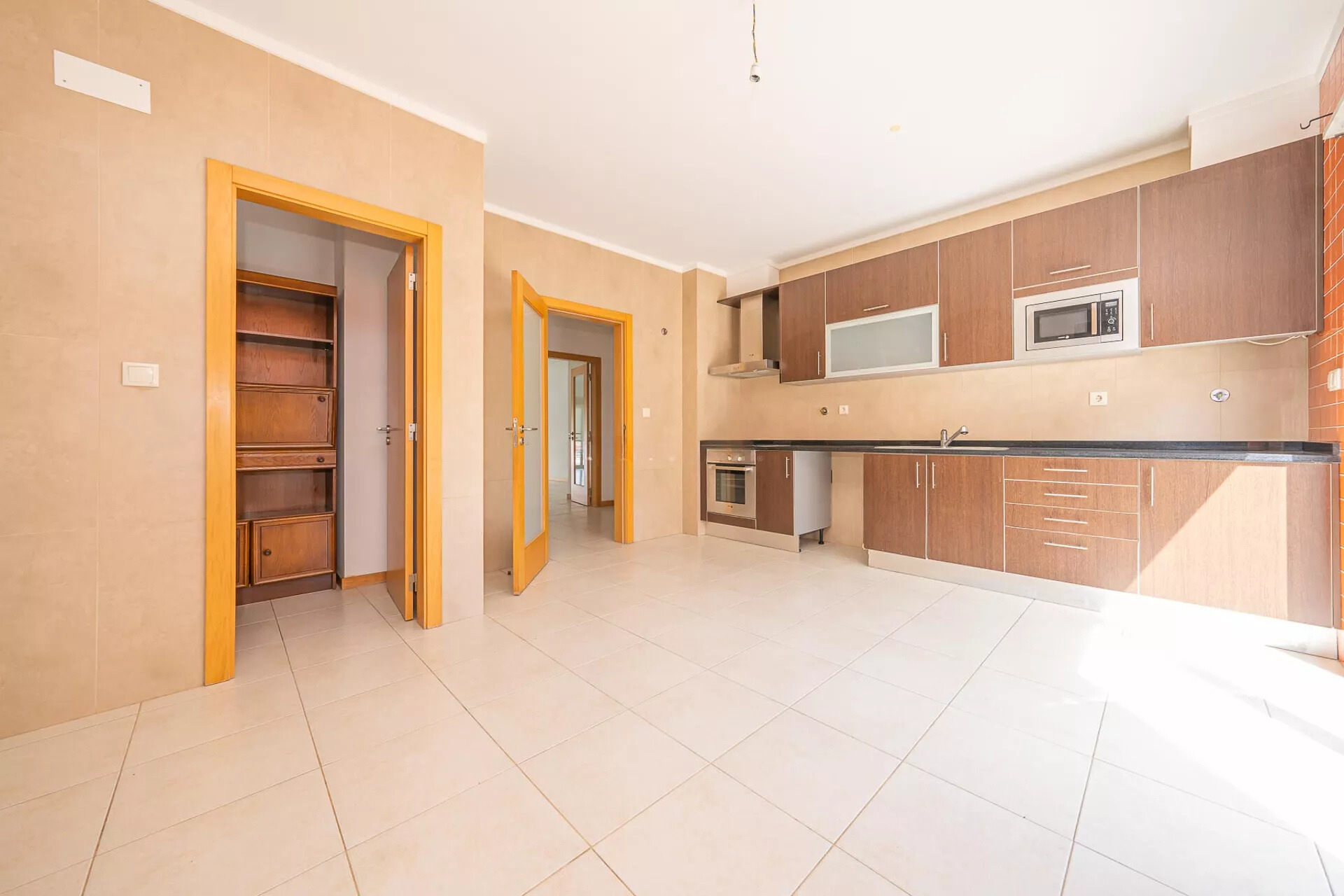 Apartamento T3 com Varandas, Garagem e Parqueamento, no Pinhal Novo, Vila Serena - Image 11