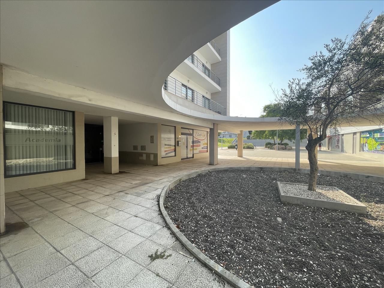 Apartamento T3 com Varandas, Garagem e Parqueamento, no Pinhal Novo, Vila Serena - Image 26
