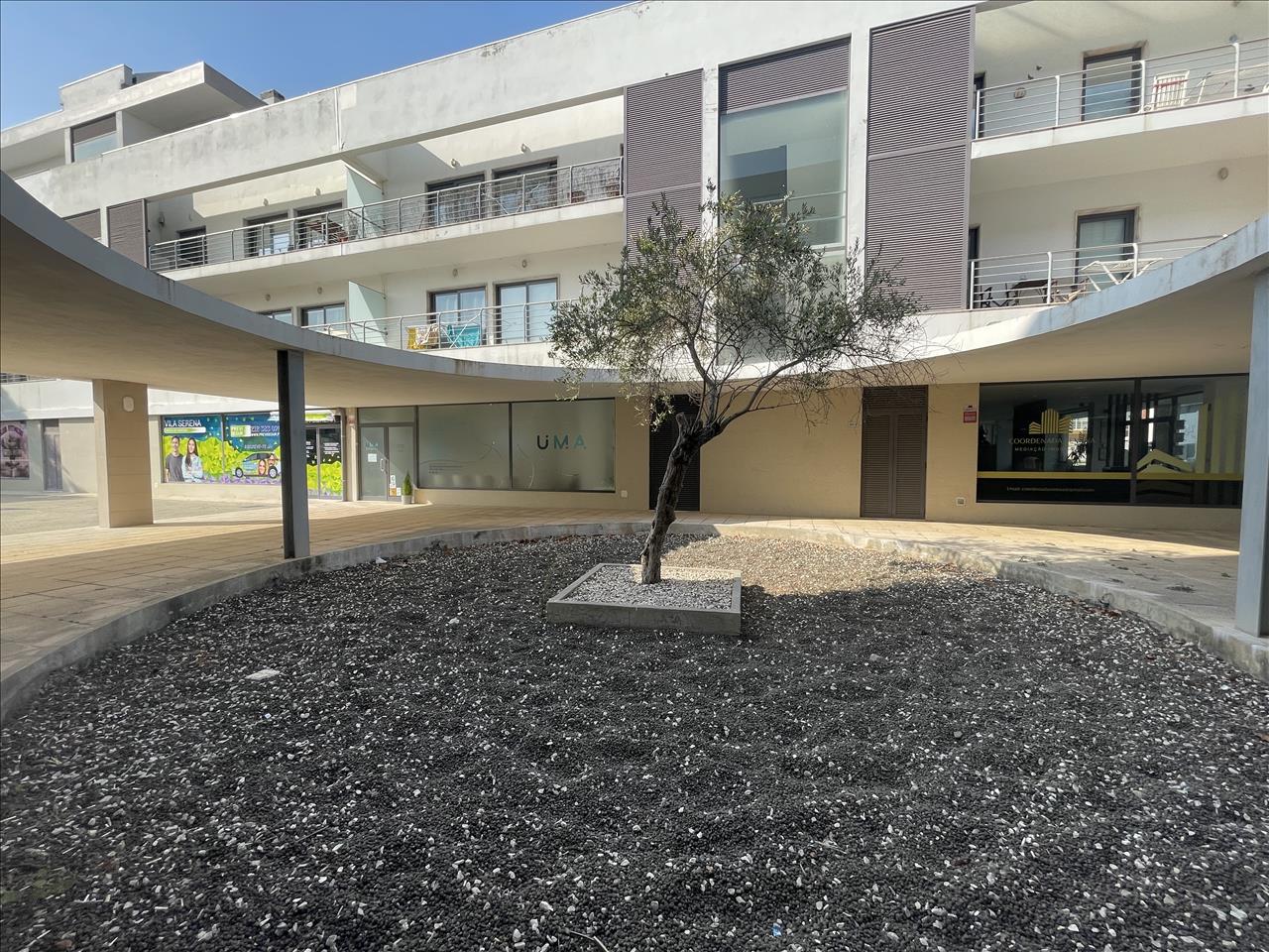 Apartamento T3 com Varandas, Garagem e Parqueamento, no Pinhal Novo, Vila Serena - Image 27