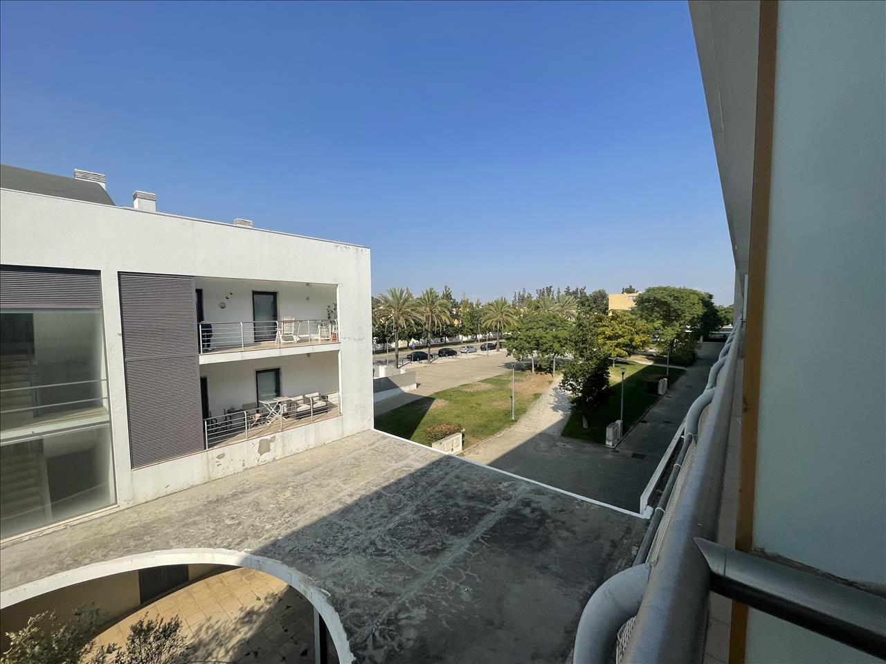 Apartamento T3 com Varandas, Garagem e Parqueamento, no Pinhal Novo, Vila Serena - Image 21