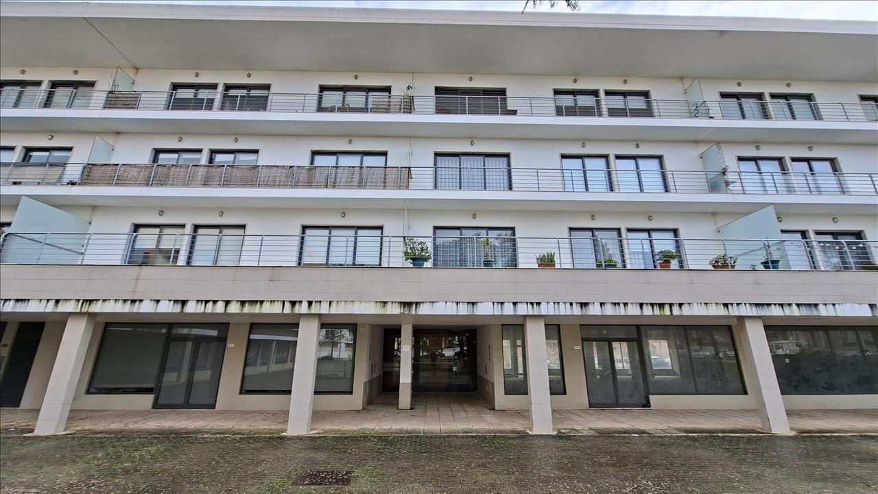 Apartamento T4 com Terraço, Varandas, Garagem e Lugar de Estacionamento, na Vila Serena, Pinhal Novo - Image 29