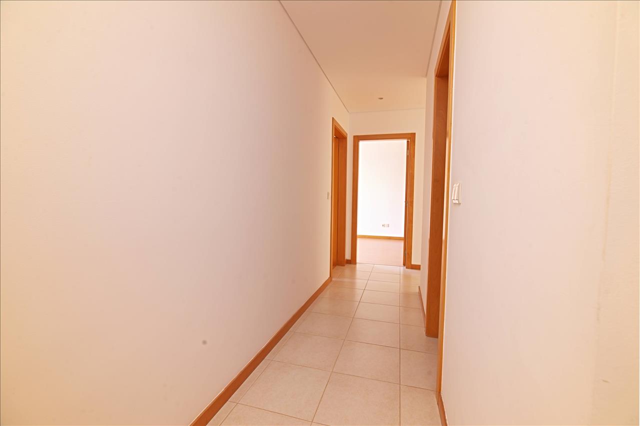Apartamento T4 com Terraço, Varandas, Garagem e Lugar de Estacionamento, na Vila Serena, Pinhal Novo - Image 18