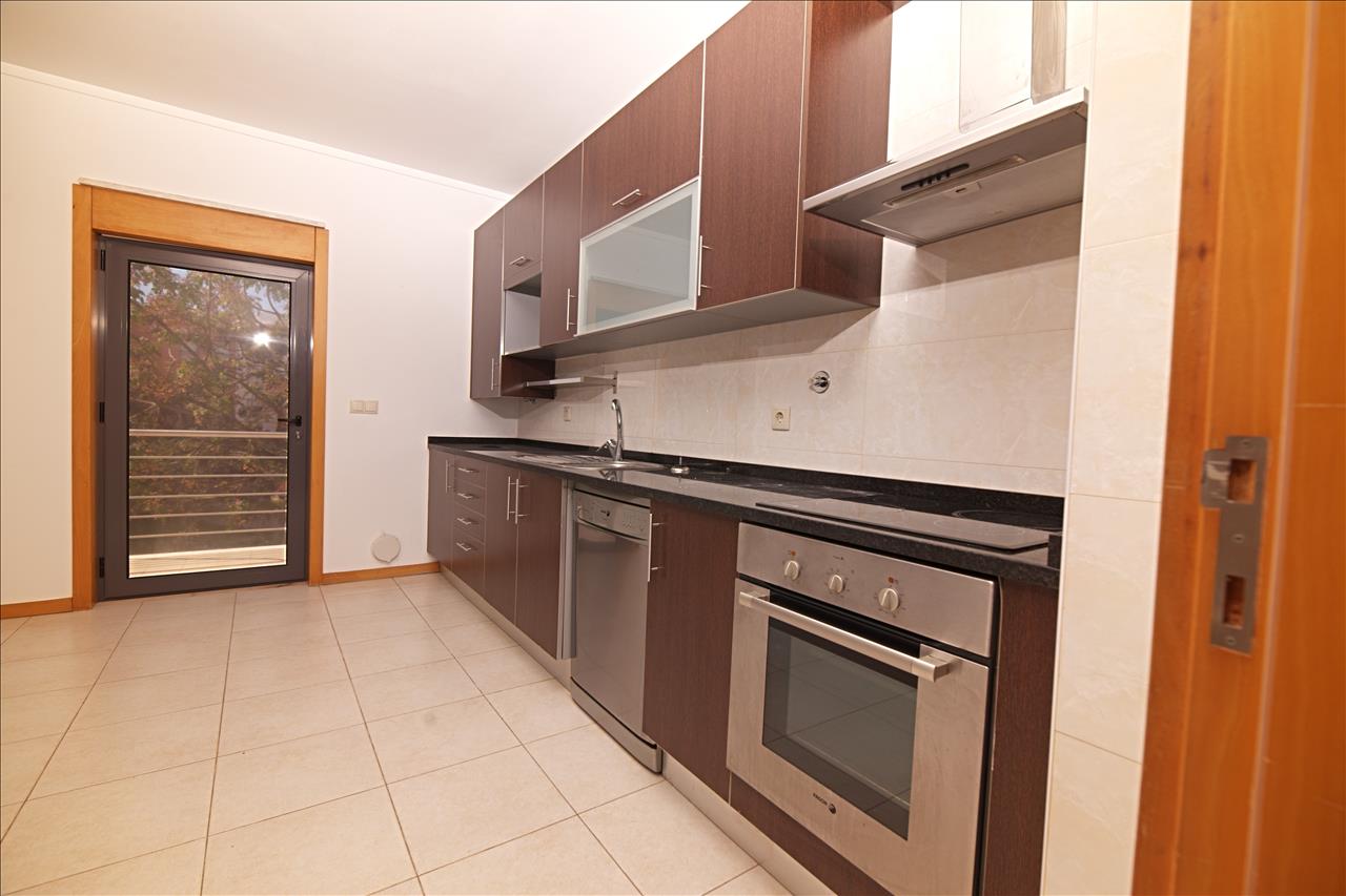 Apartamento T4 com Terraço, Varandas, Garagem e Lugar de Estacionamento, na Vila Serena, Pinhal Novo - Image 6