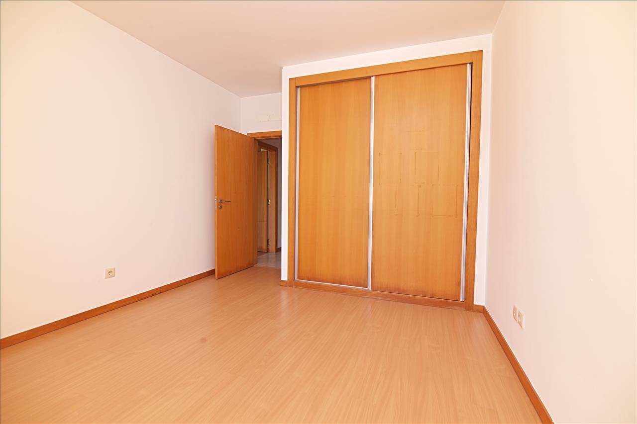 Apartamento T4 com Terraço, Varandas, Garagem e Lugar de Estacionamento, na Vila Serena, Pinhal Novo - Image 13