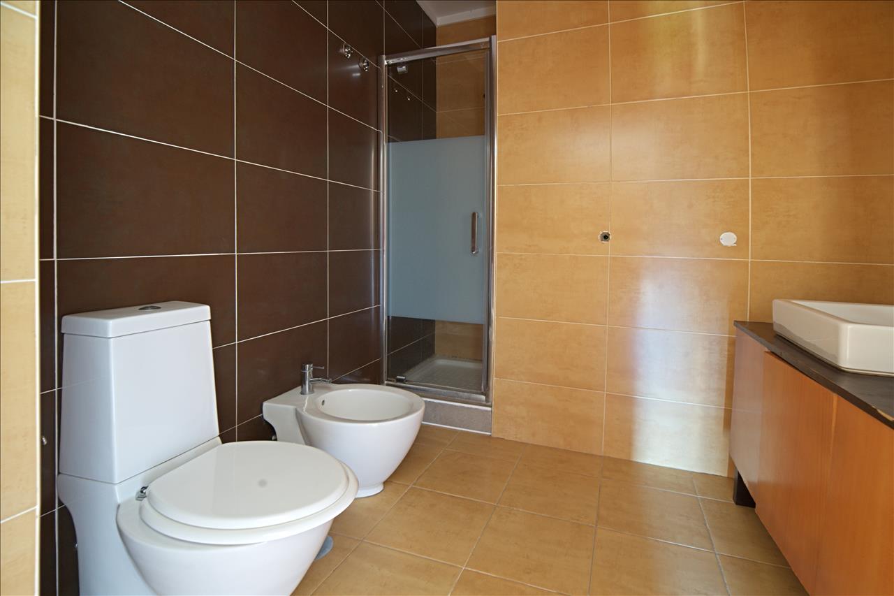 Apartamento T4 com Terraço, Varandas, Garagem e Lugar de Estacionamento, na Vila Serena, Pinhal Novo - Image 24