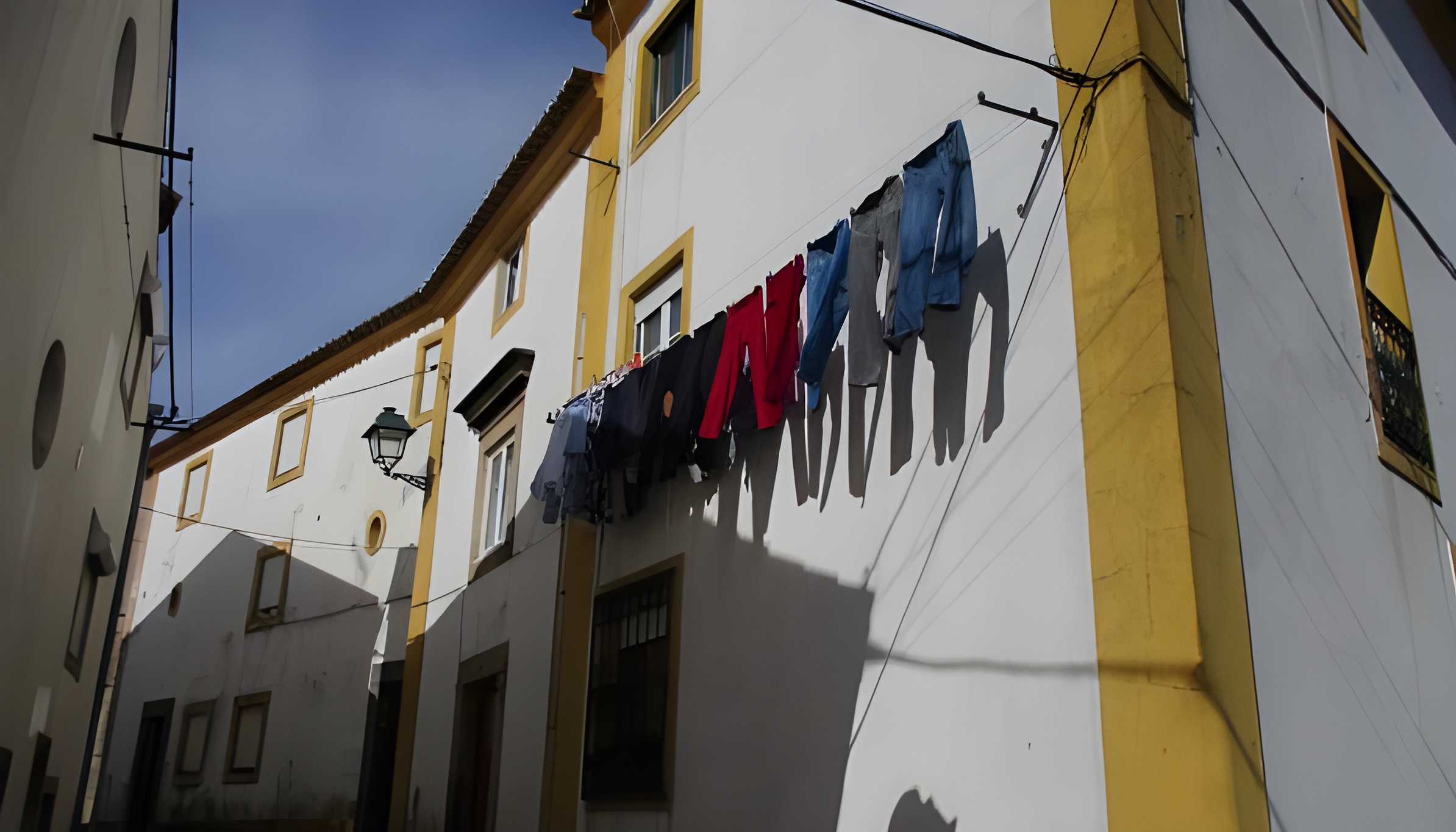 Casa para Recuperar em Castelo de Vide com Terraço e Armazenamento - Image 3