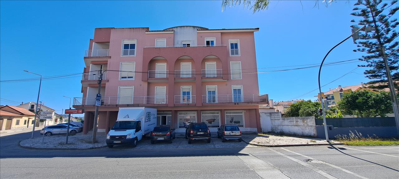 Apartamento T3, com Varandas e 3 Lugares de estacionamento, no Pinhal Novo - Image 26