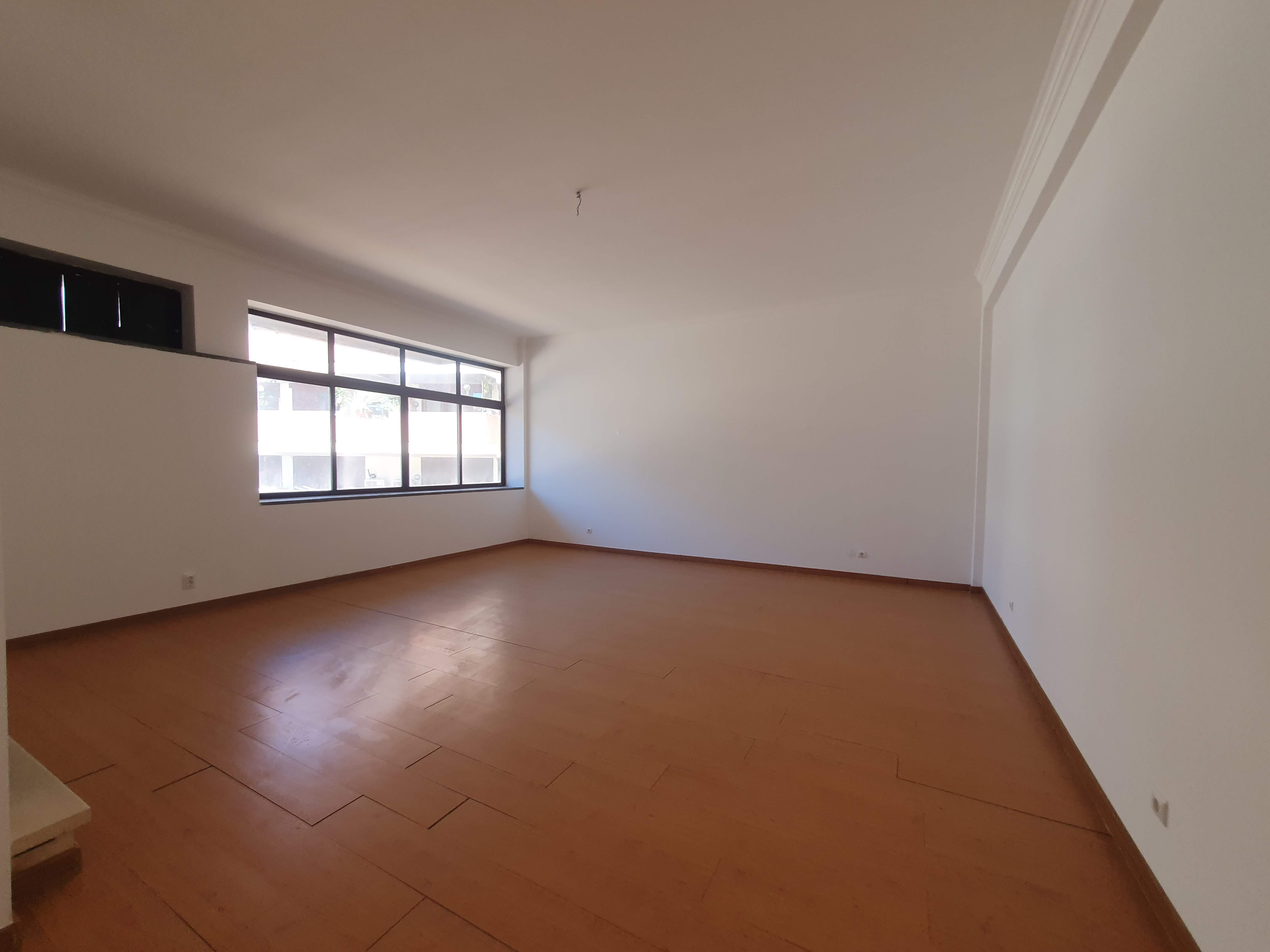 Apartamento T3 na Rua António José Batista, em Setúbal  - Image 4
