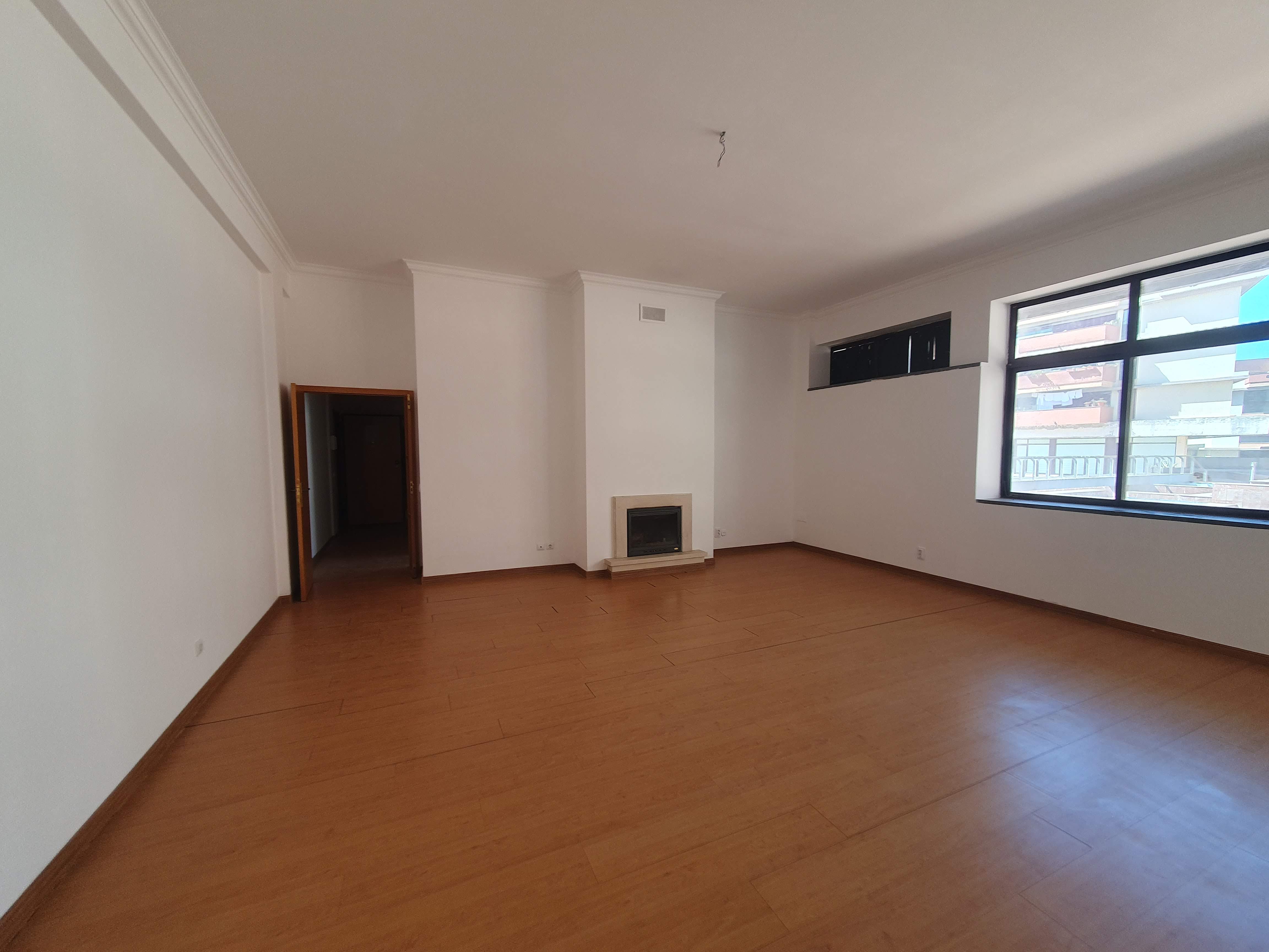 Apartamento T3 na Rua António José Batista, em Setúbal  - Image 3