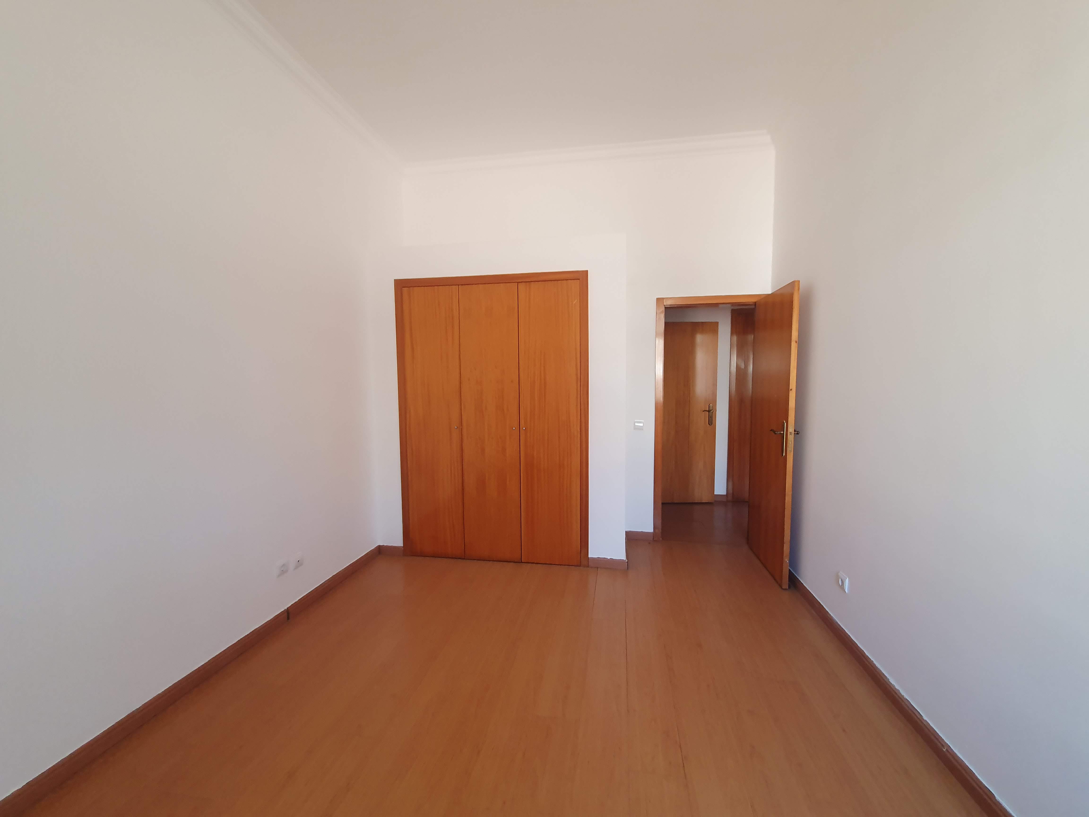 Apartamento T3 na Rua António José Batista, em Setúbal  - Image 9