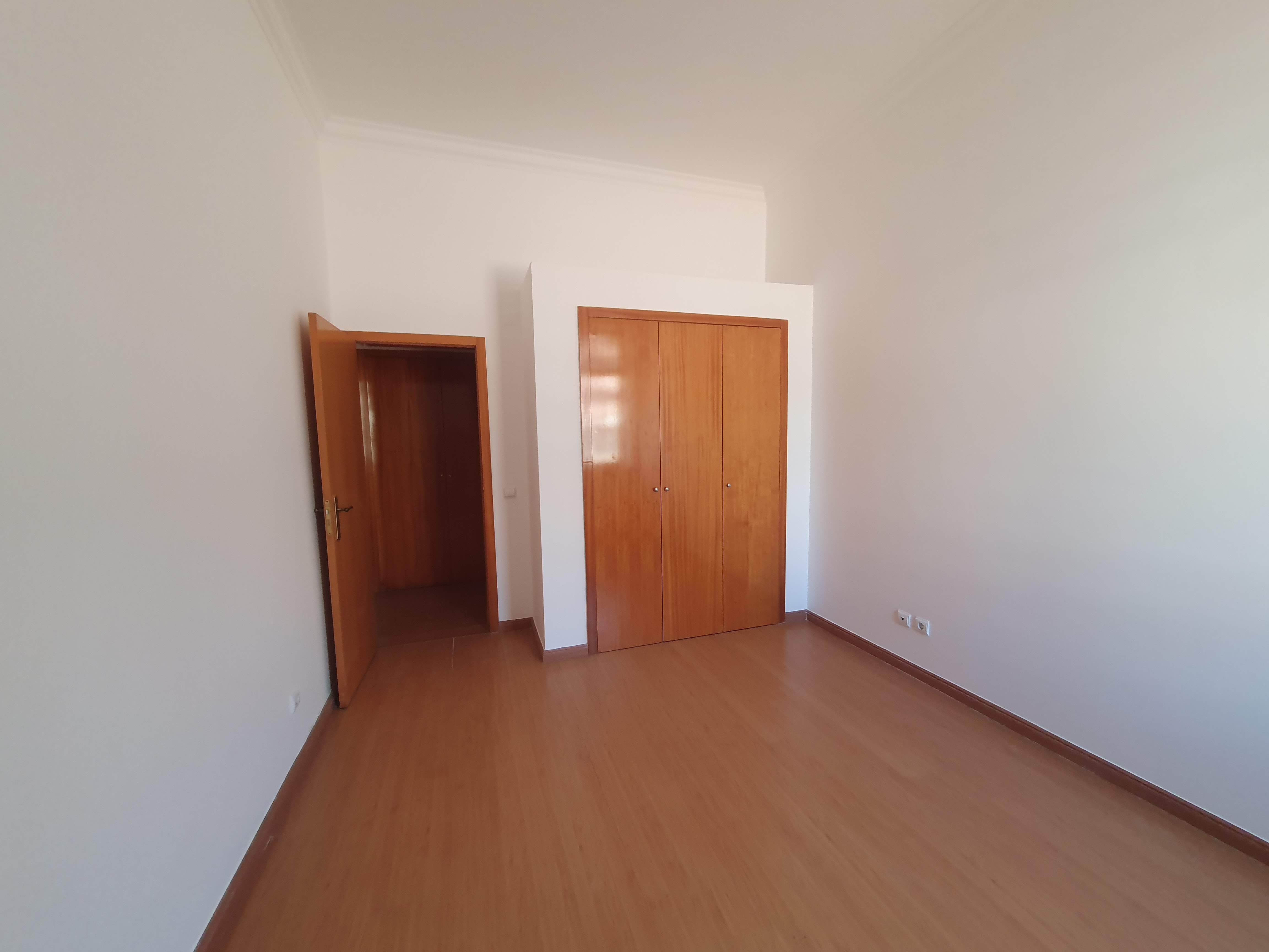 Apartamento T3 na Rua António José Batista, em Setúbal  - Image 7