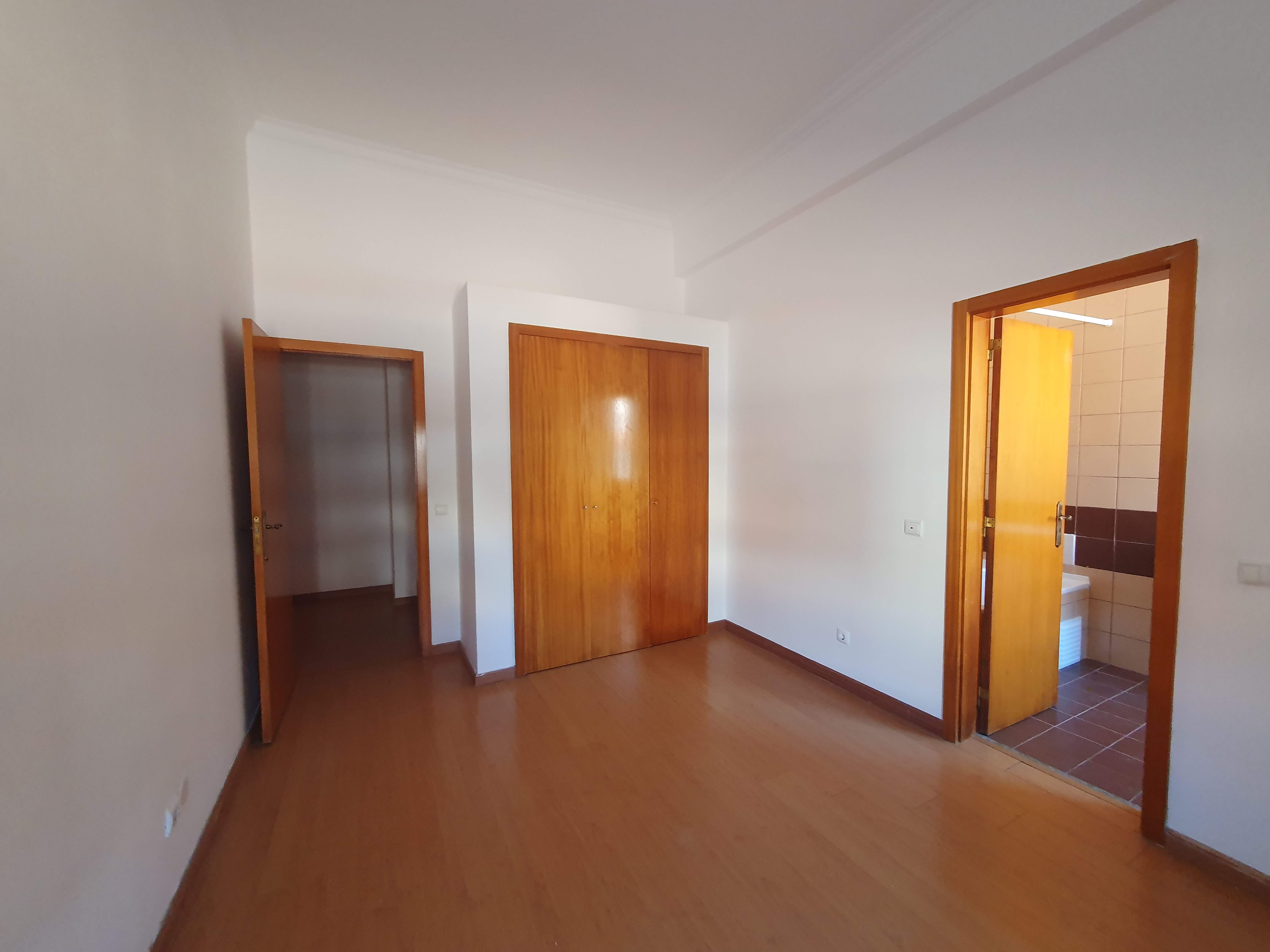 Apartamento T3 na Rua António José Batista, em Setúbal  - Image 5