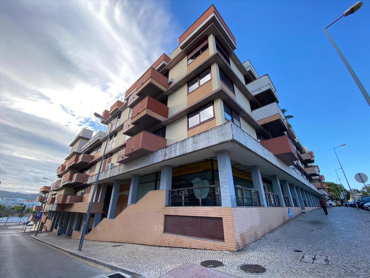 T3 no Edifício PLAZA - Estacionamento e Arrecadação - Image 1