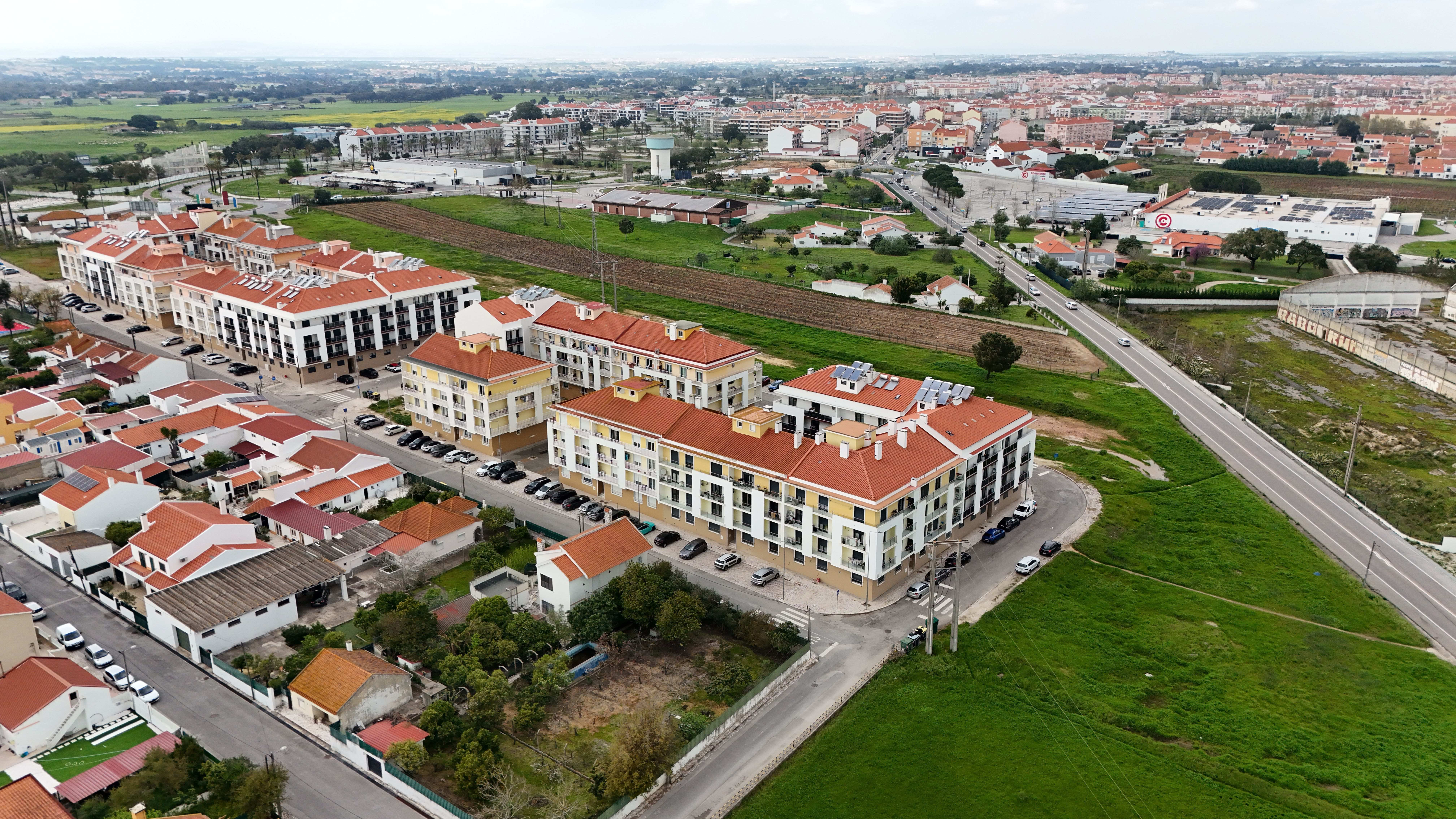 Magnífico Apartamento T4 com Duas Varandas e Arrecadação na Cascalheira, Pinhal Novo - Image 28