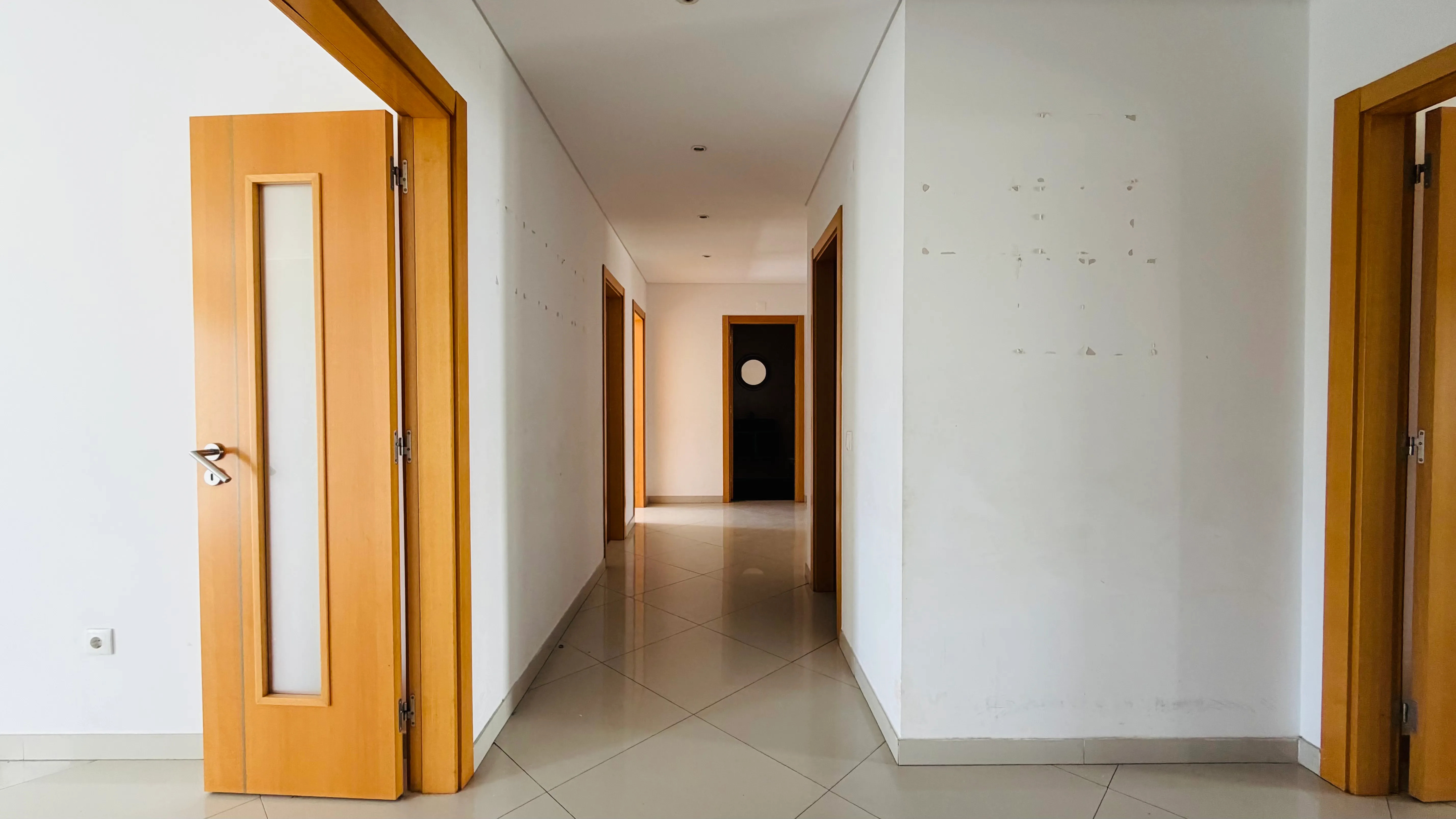 Magnífico Apartamento T4 com Duas Varandas e Arrecadação na Cascalheira, Pinhal Novo - Image 3