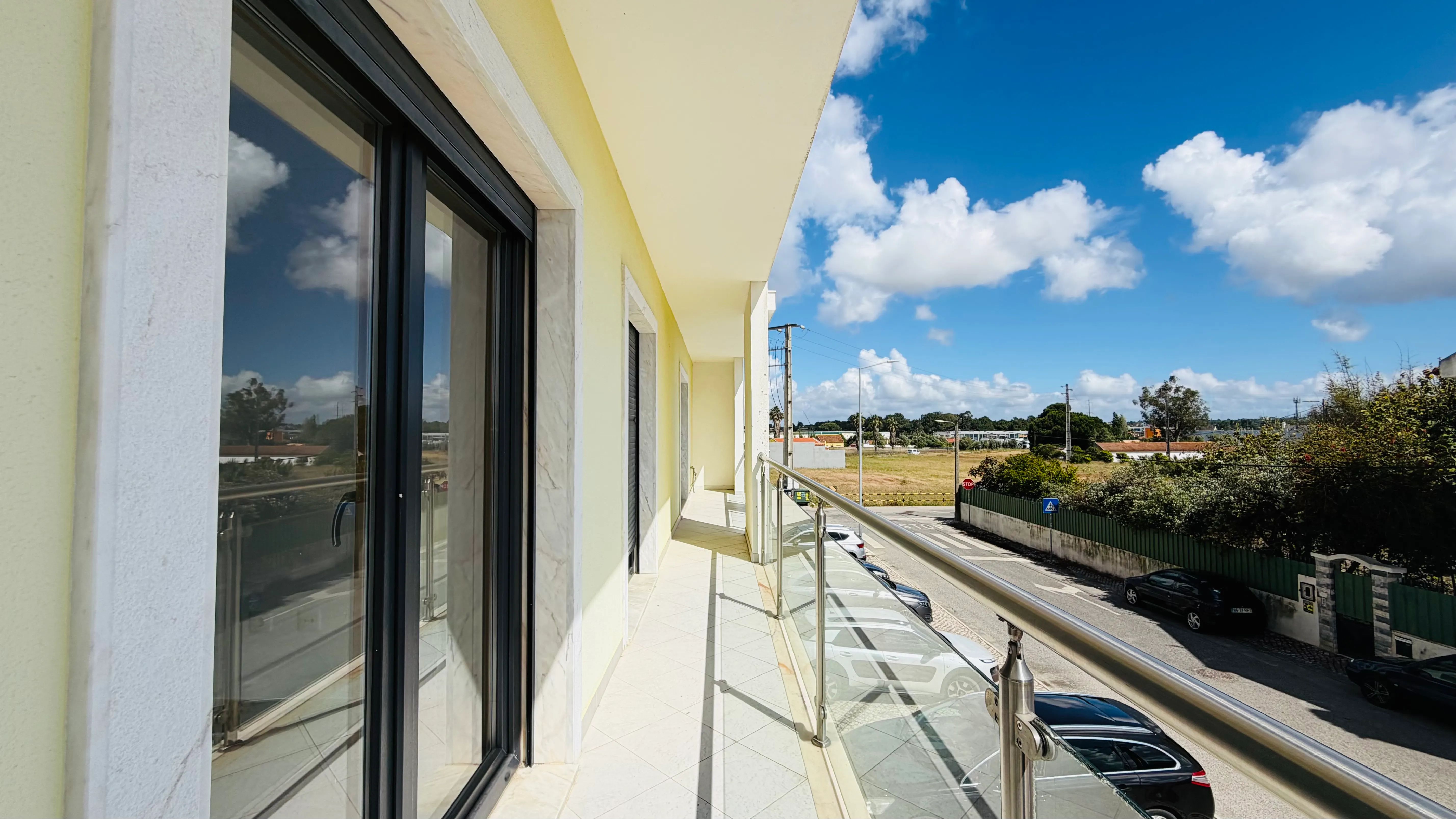 Magnífico Apartamento T4 com Duas Varandas e Arrecadação na Cascalheira, Pinhal Novo - Image 18