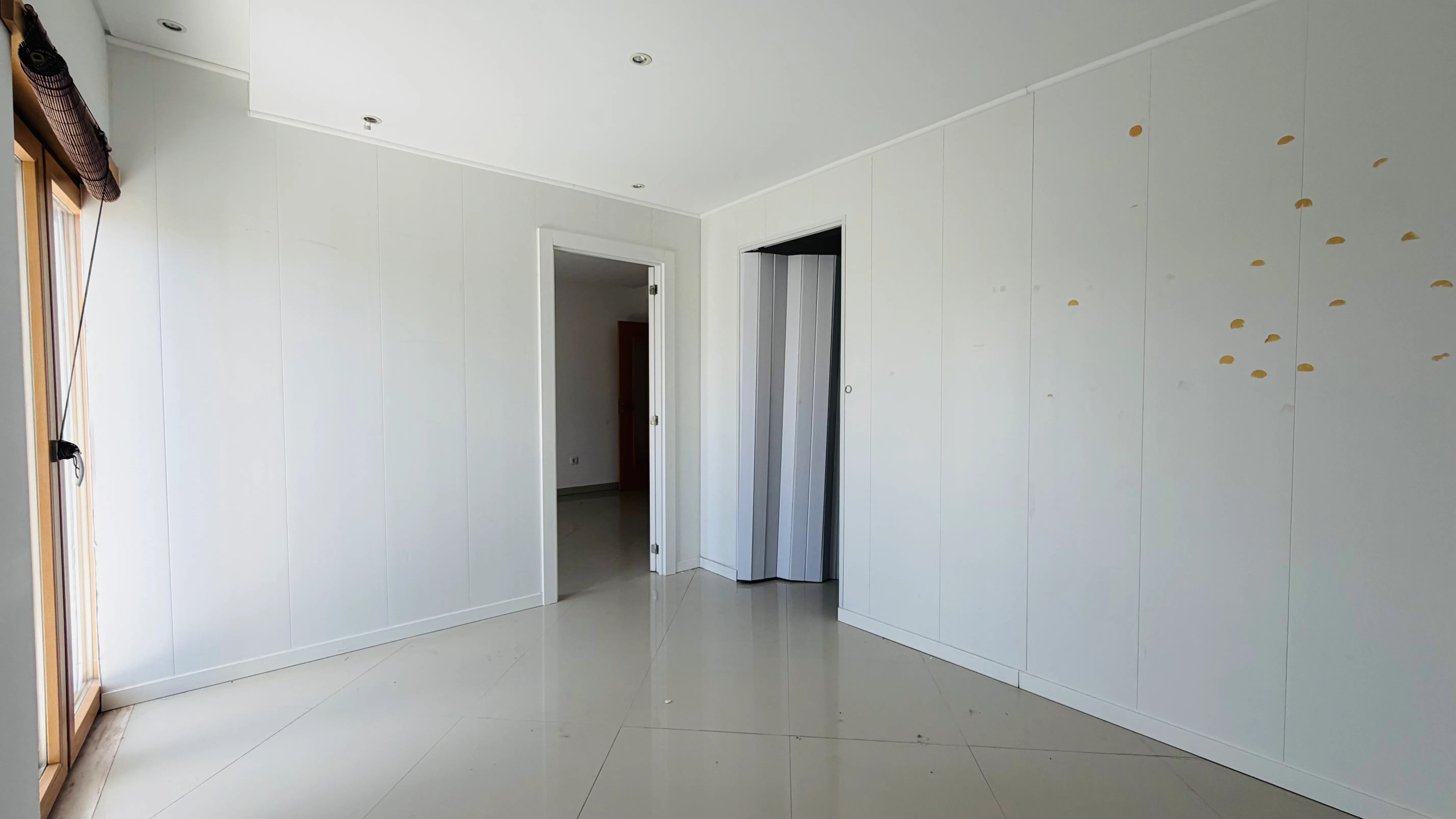 Magnífico Apartamento T4 com Duas Varandas e Arrecadação na Cascalheira, Pinhal Novo - Image 10
