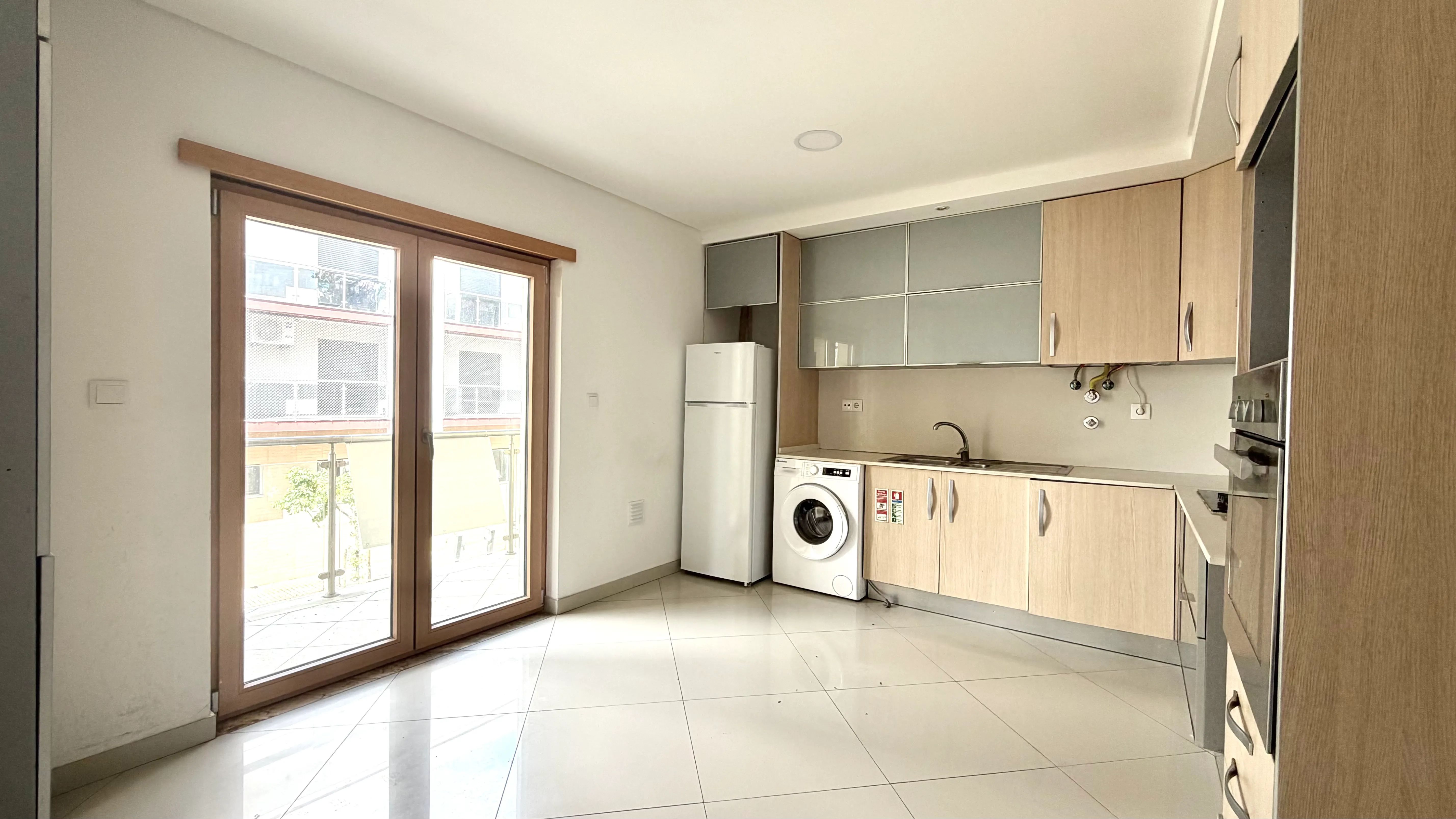 Magnífico Apartamento T4 com Duas Varandas e Arrecadação na Cascalheira, Pinhal Novo - Image 4