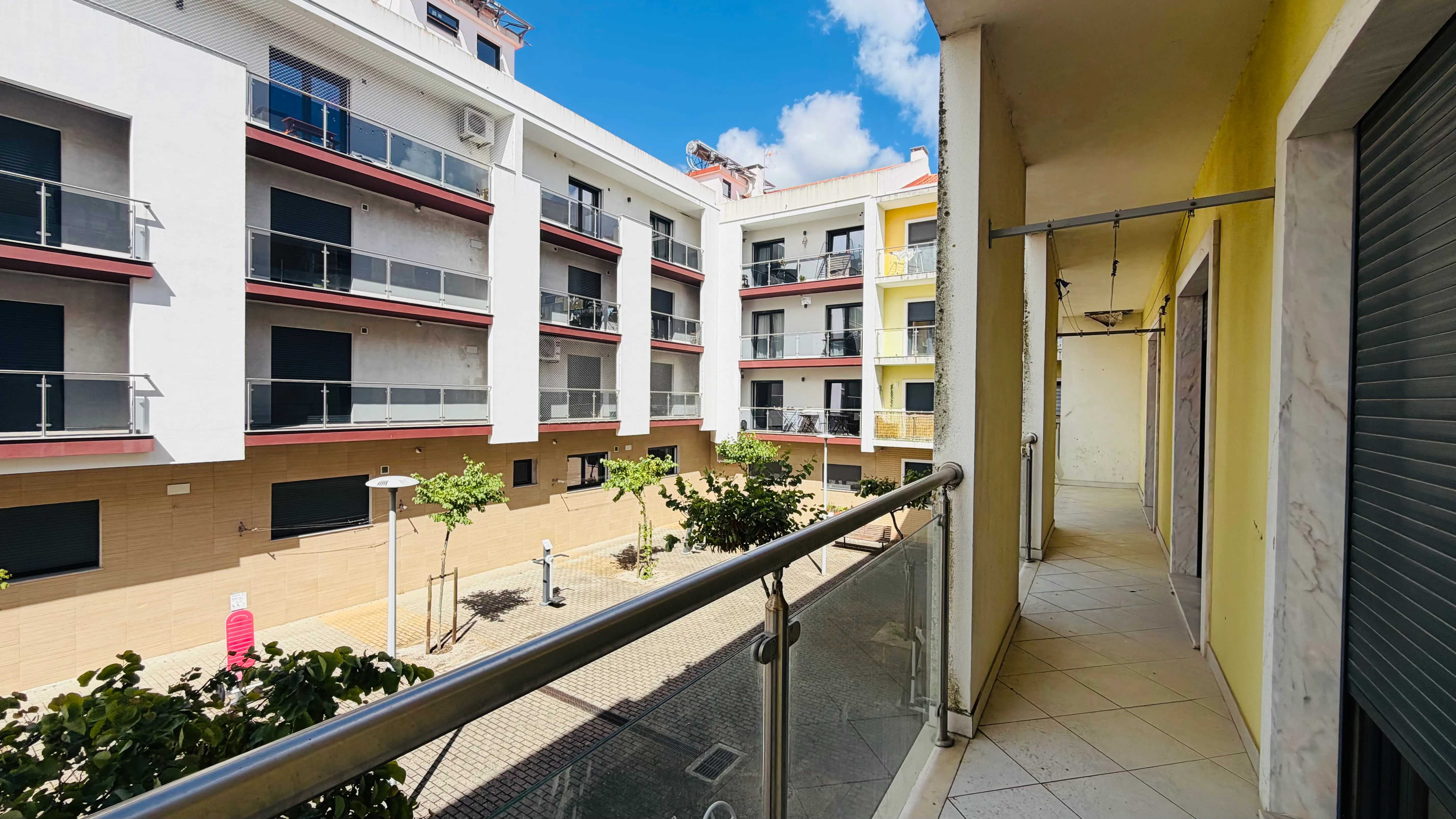 Magnífico Apartamento T4 com Duas Varandas e Arrecadação na Cascalheira, Pinhal Novo - Image 9
