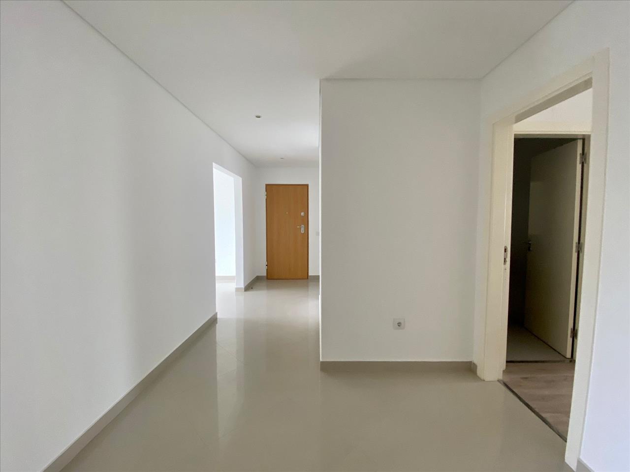 Apartamento T3 com Duas Varandas e Arrecadação, no Pinhal Novo - Image 3