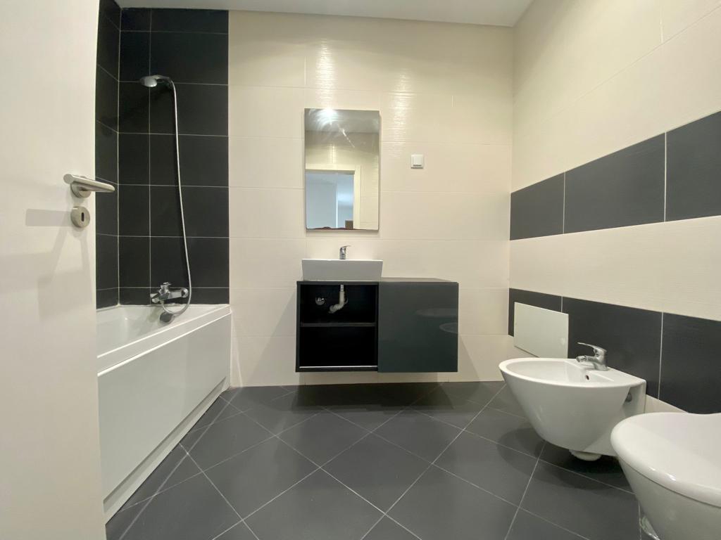 Apartamento T3 com Duas Varandas e Arrecadação, no Pinhal Novo - Image 14