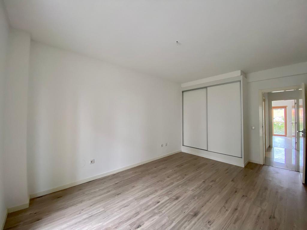 Apartamento T3 com Duas Varandas e Arrecadação, no Pinhal Novo - Image 13