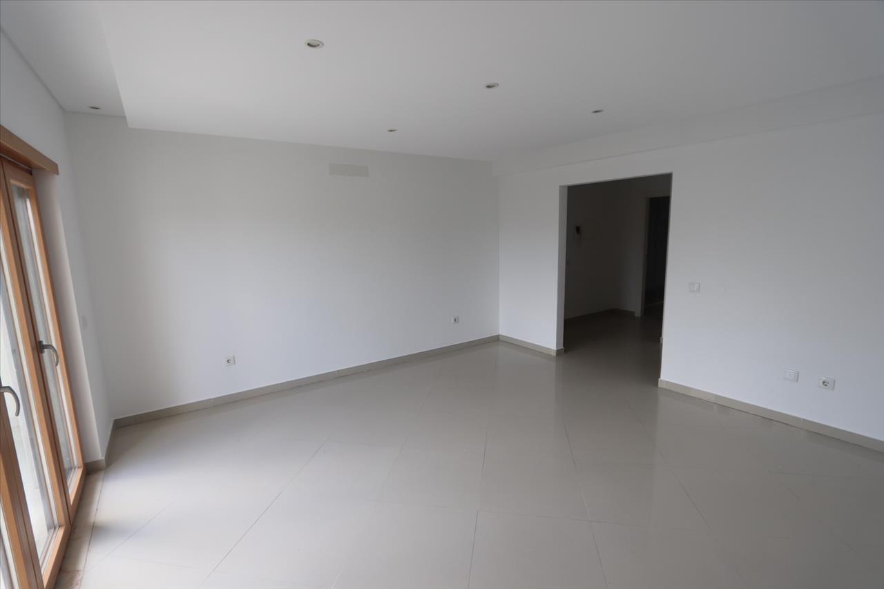 Apartamento T3 com Duas Varandas e Arrecadação, no Pinhal Novo - Image 5