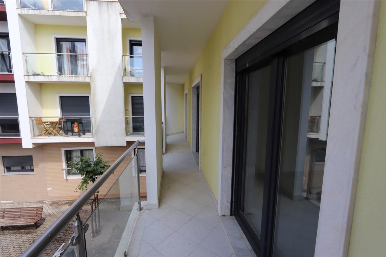 Apartamento T3 com Duas Varandas e Arrecadação, no Pinhal Novo - Image 16