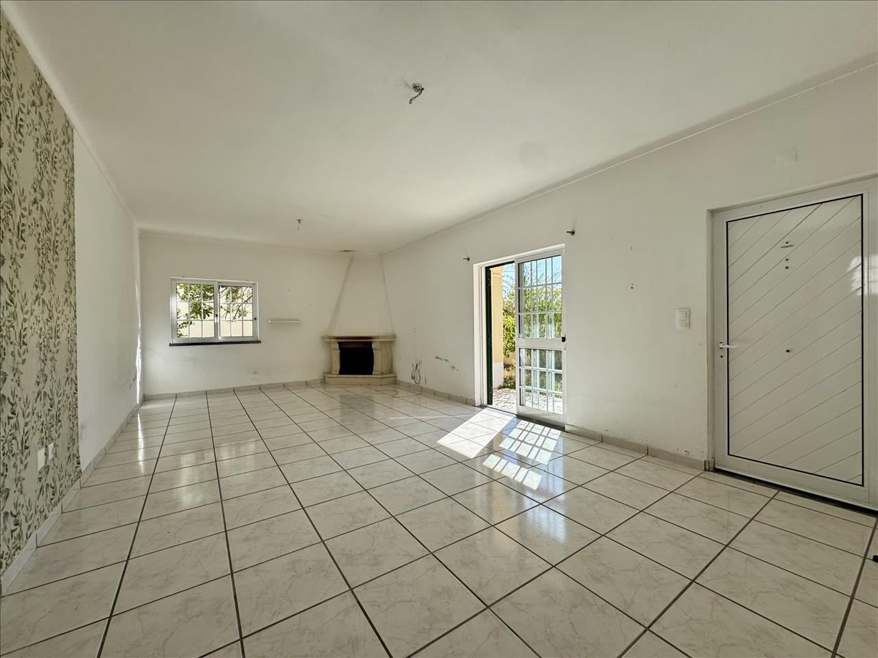 T3+2 em Vila Nogueira de Azeitão – disponível para visita imediata! - Image 3