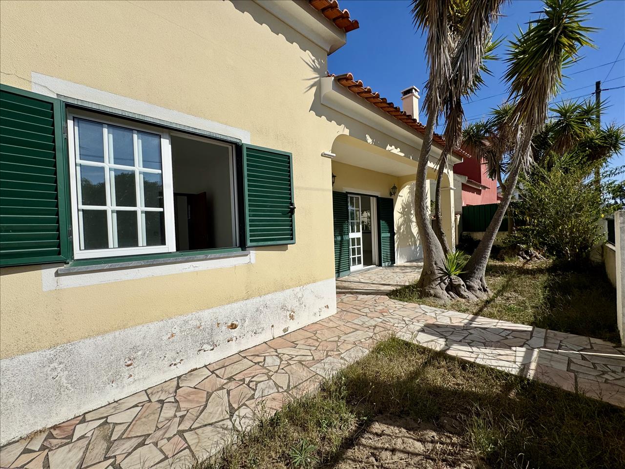 T3+2 em Vila Nogueira de Azeitão – disponível para visita imediata! - Image 2