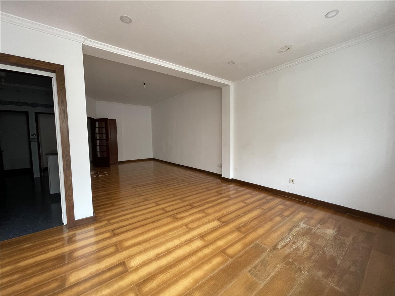 undefined - Image 4