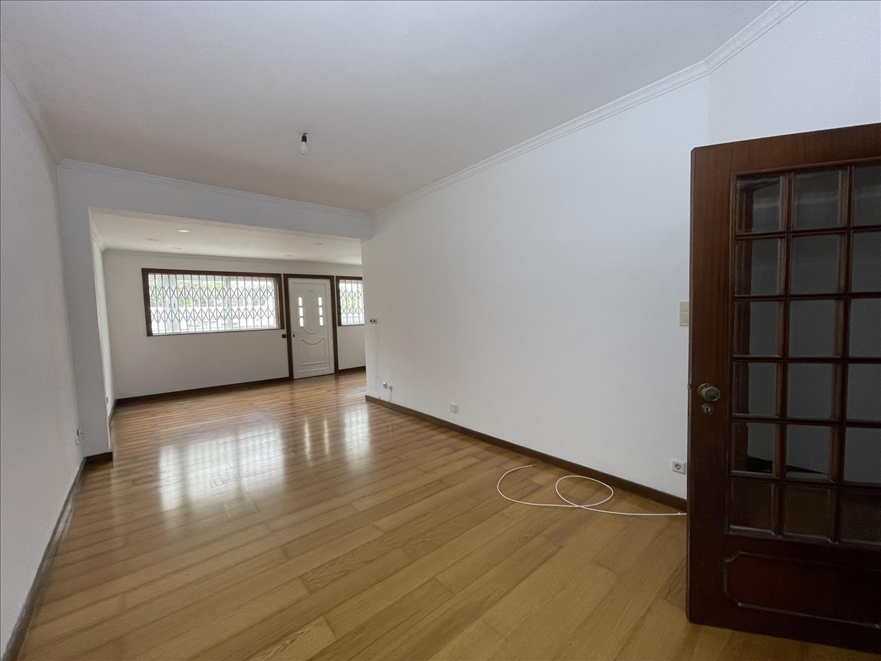 undefined - Image 3
