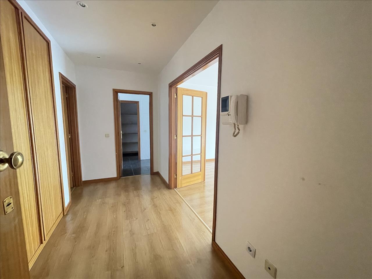 Oportunidade Apartamento T2 com Logradouro em Vila Nova de Gaia - Image 6