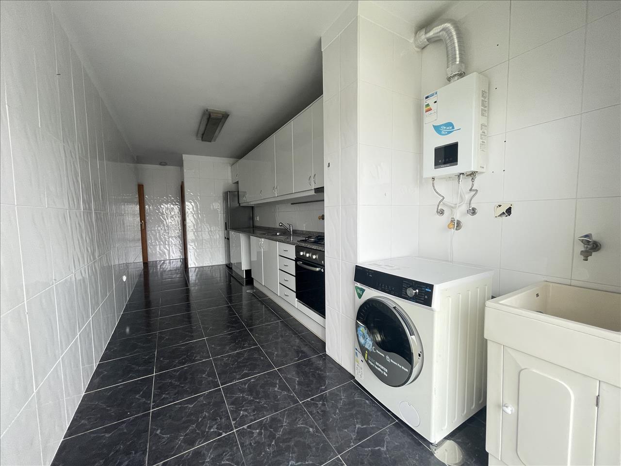 Oportunidade Apartamento T2 com Logradouro em Vila Nova de Gaia - Image 14