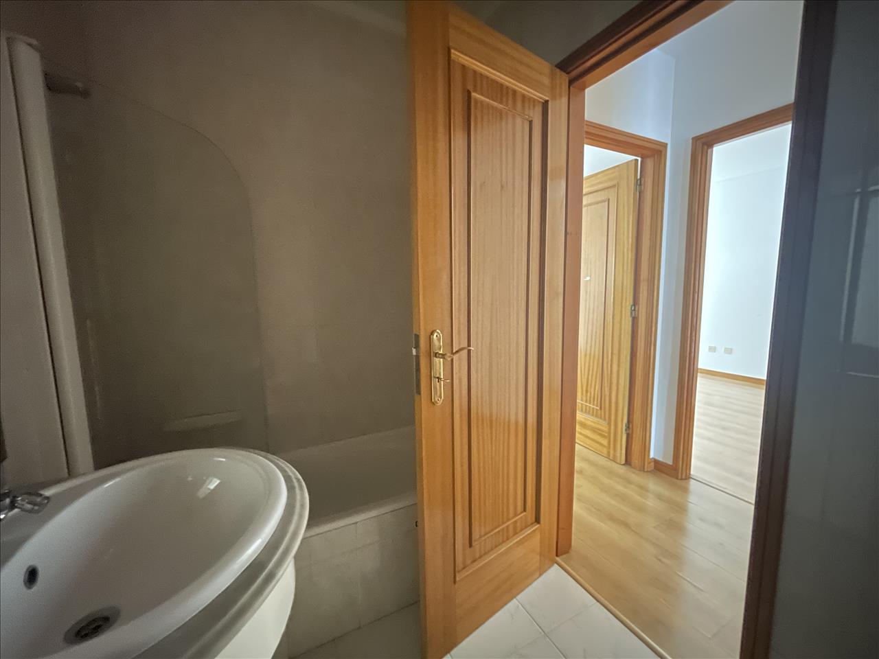 Oportunidade Apartamento T2 com Logradouro em Vila Nova de Gaia - Image 24