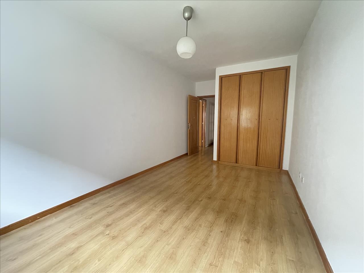 Oportunidade Apartamento T2 com Logradouro em Vila Nova de Gaia - Image 18