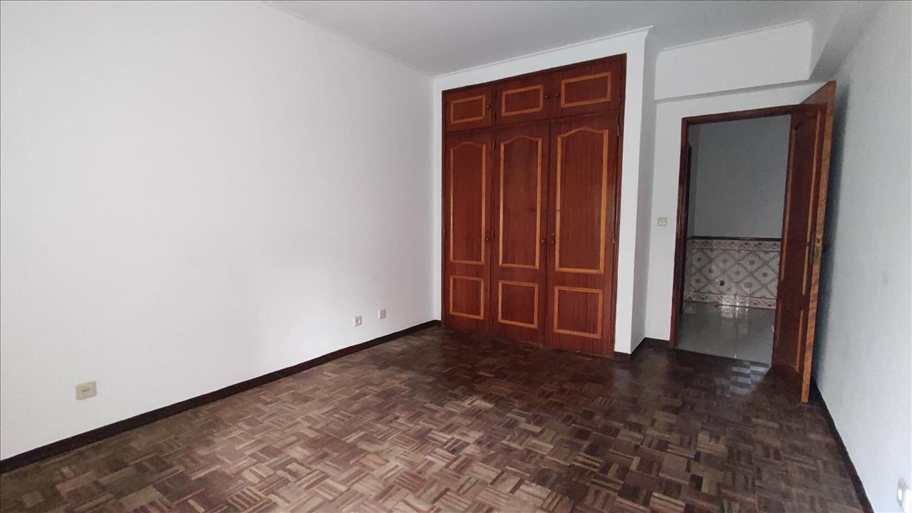 Apartamento T2 em Algueirão-Mem Martins com Elevador e Varanda - Image 14