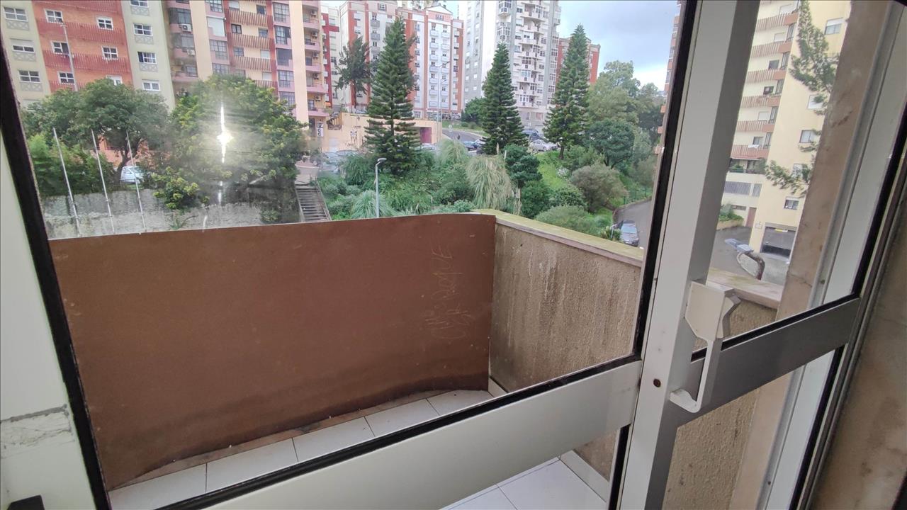Apartamento T2 em Algueirão-Mem Martins com Elevador e Varanda - Image 15