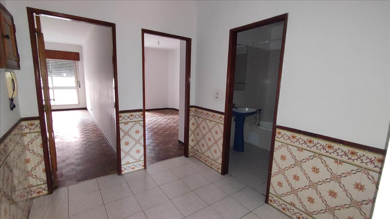 Apartamento T2 em Algueirão-Mem Martins com Elevador e Varanda - Image 10