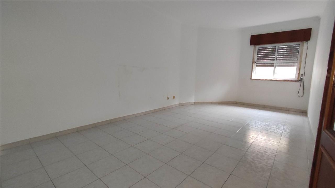 Apartamento T2 em Algueirão-Mem Martins com Elevador e Varanda - Image 7