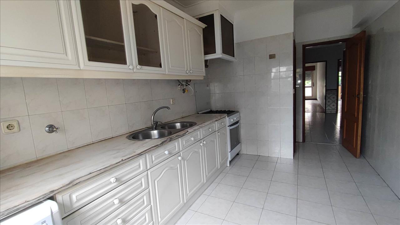 Apartamento T2 em Algueirão-Mem Martins com Elevador e Varanda - Image 9