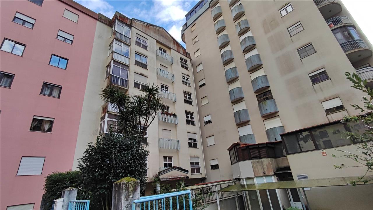 Apartamento T2 em Algueirão-Mem Martins com Elevador e Varanda - Image 1