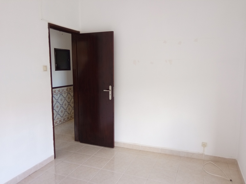 T2 na Verderena, Barreiro — Oportunidade para Investidores 175.000€ | 74m² | 3º andar (sem elevador) - Image 6