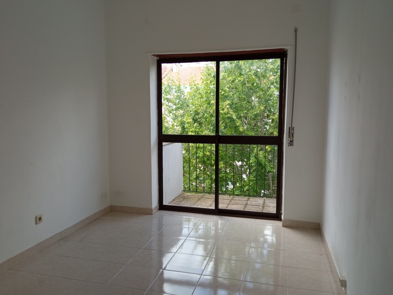 T2 na Verderena, Barreiro — Oportunidade para Investidores 175.000€ | 74m² | 3º andar (sem elevador) - Image 5