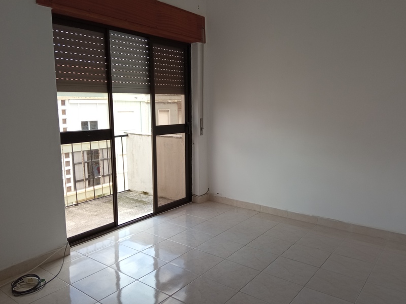 T2 na Verderena, Barreiro — Oportunidade para Investidores 175.000€ | 74m² | 3º andar (sem elevador) - Image 3